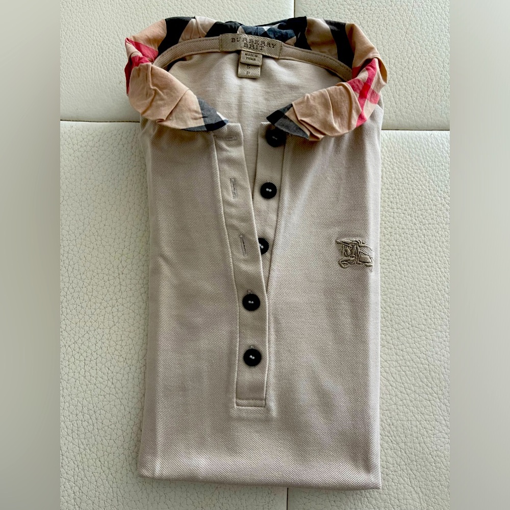 Excellent condition like new Burberry women’s T-Shirt small size 100% authentic